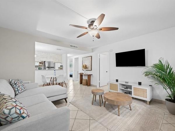 1000 SE 15th St, Unit 103, Fort Lauderdale, FL 33316