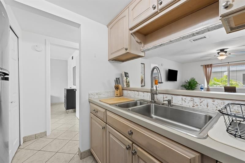 1000 SE 15th Street, Unit 103, Fort Lauderdale, FL 33316 Photo