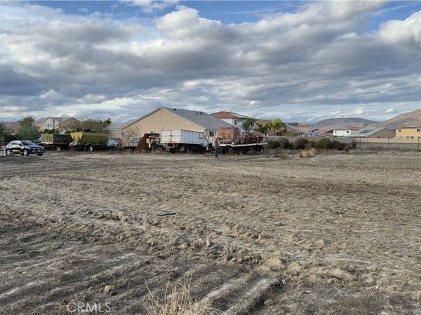 669 N Lyon, San Jacinto, CA 92582