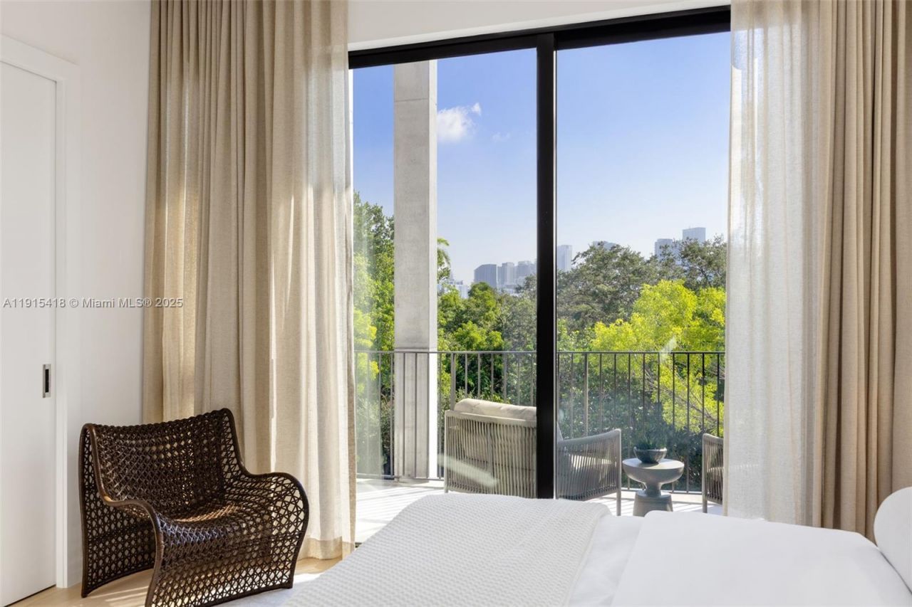 86 SW 28th Rd, Unit 7, Miami, FL 33129 Photo