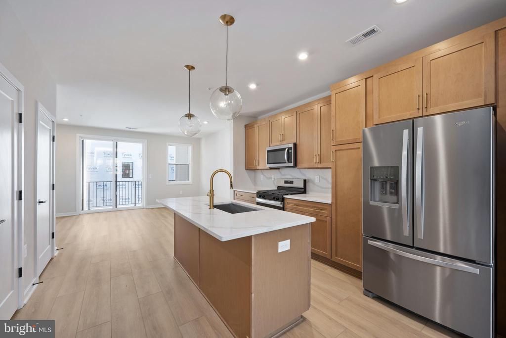 14377 Glen Manor Drive, Chantilly, VA 20151 Main Photo