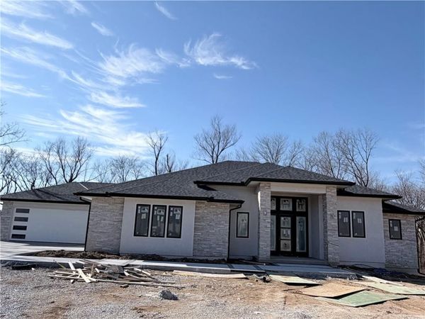 7260 NW Pampas Lane, Parkville, MO 64152