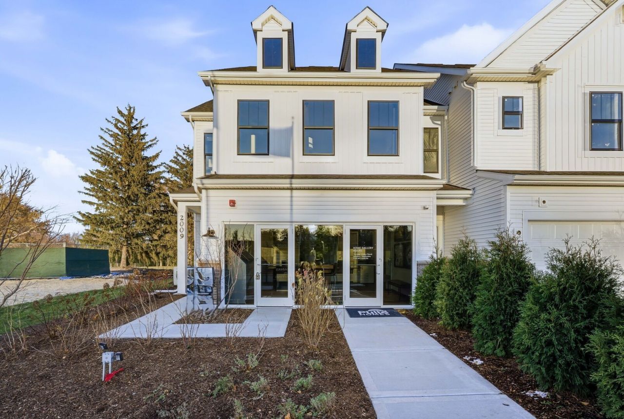 2027 Kensington Lane, Unit 03001, Hoffman Estates, IL 60169 Main Photo