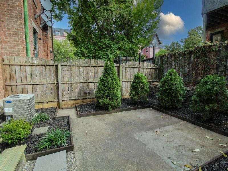421 Hopkins Street, Cincinnati, OH 45203 Photo 17