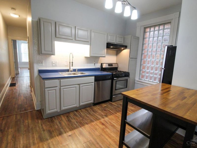 421 Hopkins Street, Cincinnati, OH 45203 Photo 8