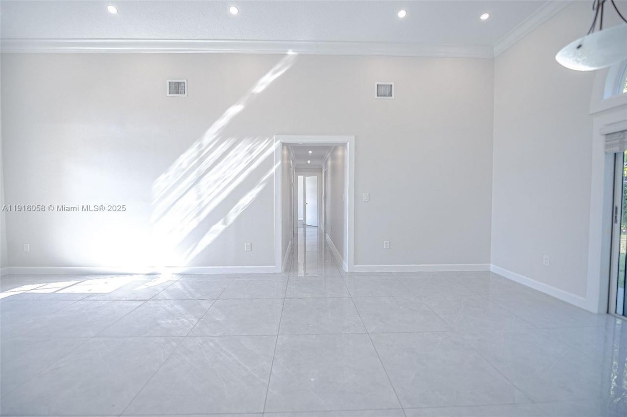 15461 170th Ter, Miami, FL 33187 Photo