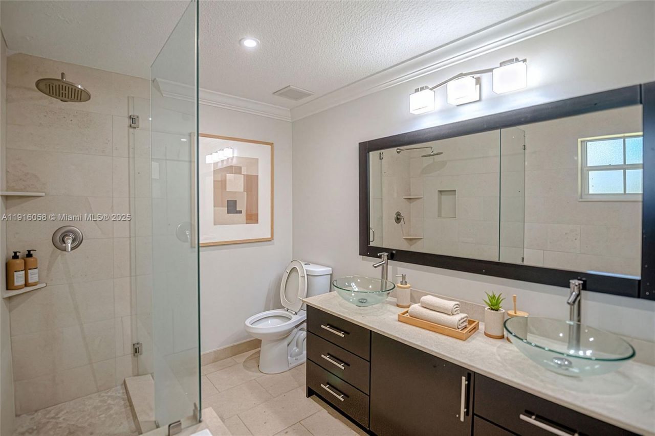 15461 170th Ter, Miami, FL 33187 Photo