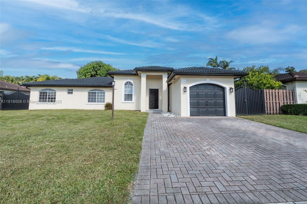 15461 170th Ter, Miami, FL 33187 Photo