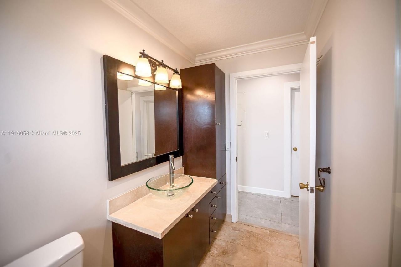 15461 170th Ter, Miami, FL 33187 Photo