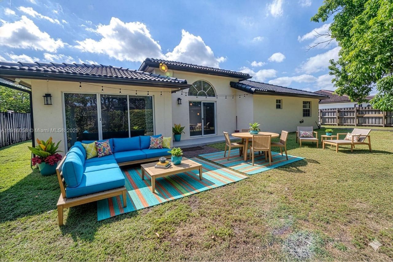 15461 170th Ter, Miami, FL 33187 Photo