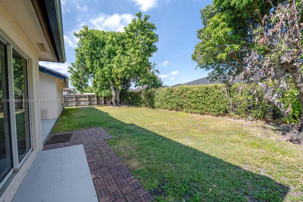 15461 170th Ter, Miami, FL 33187 Photo