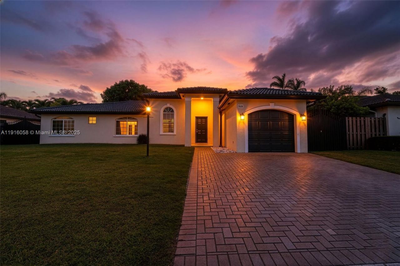 15461 170th Ter, Miami, FL 33187 Photo