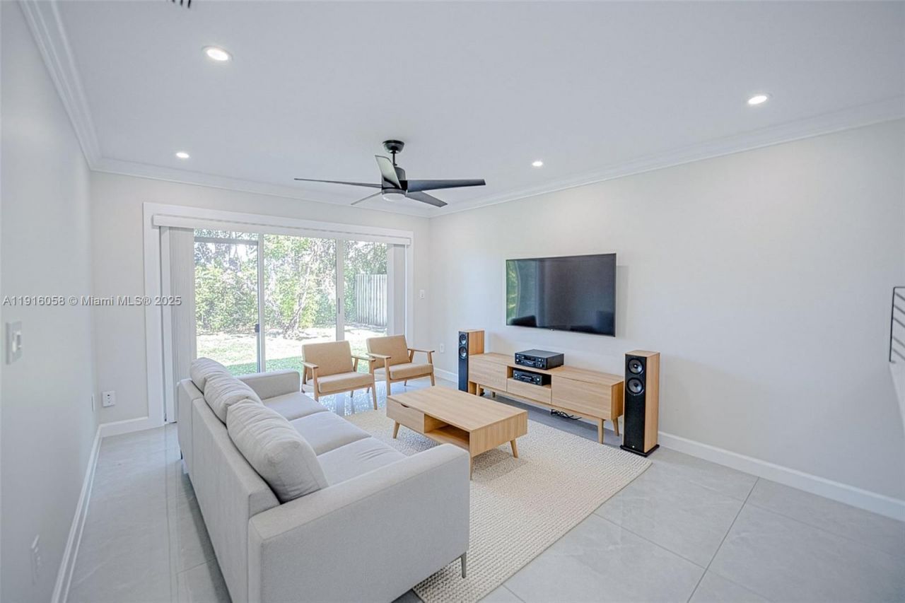 15461 170th Ter, Miami, FL 33187 Photo