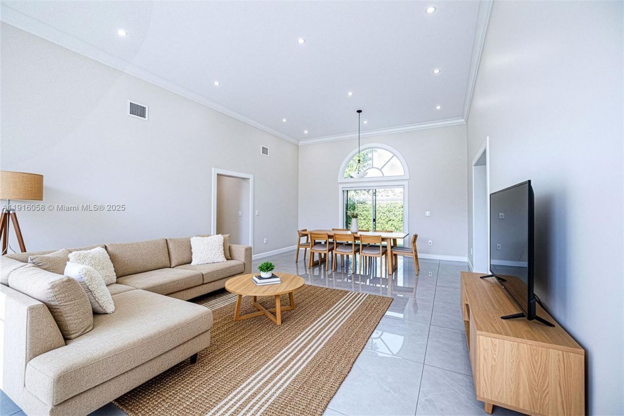 15461 170th Ter, Miami, FL 33187 Photo