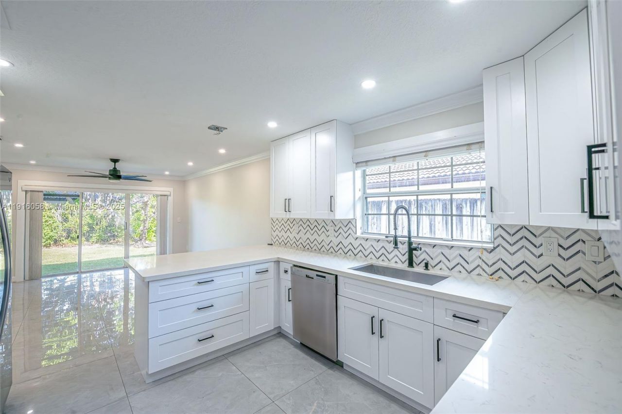 15461 170th Ter, Miami, FL 33187 Photo