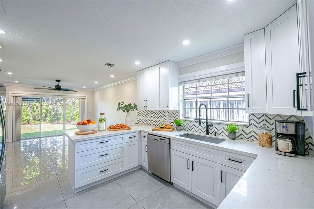 15461 170th Ter, Miami, FL 33187 Photo