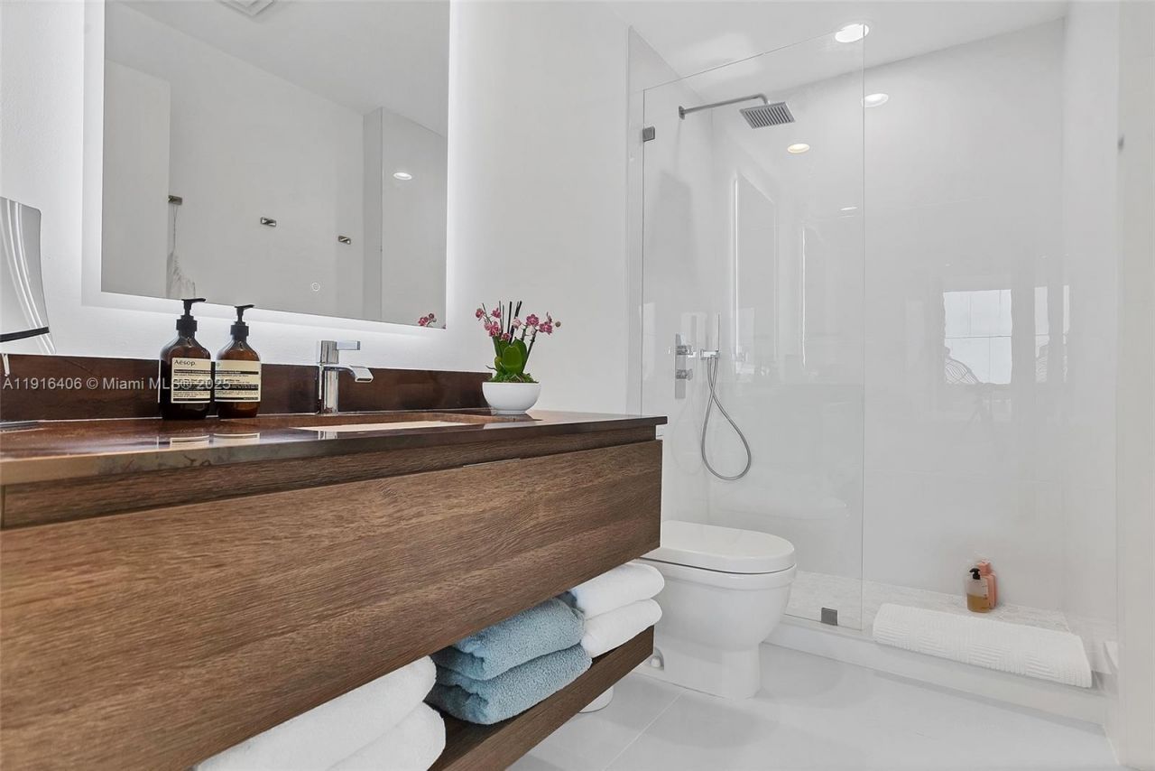 350 Ocean Dr, Unit 405N, Key Biscayne, FL 33149 Photo