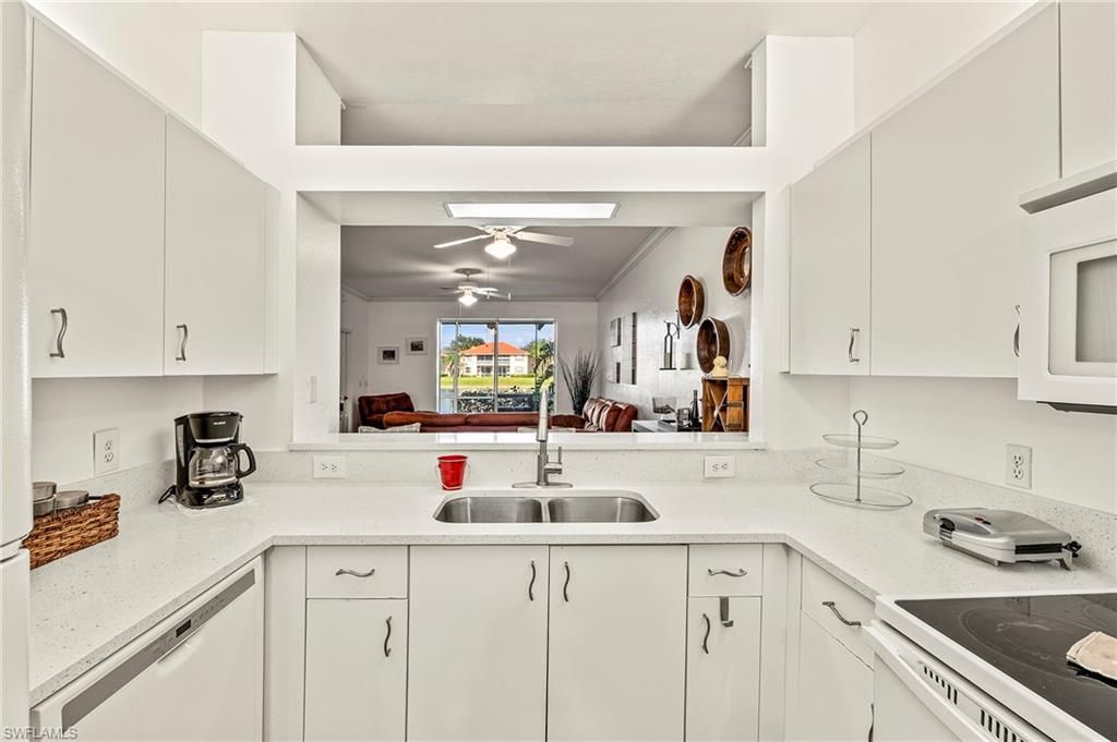 280 Robin Hood Cir, Unit 101, Naples, FL 34104 Photo