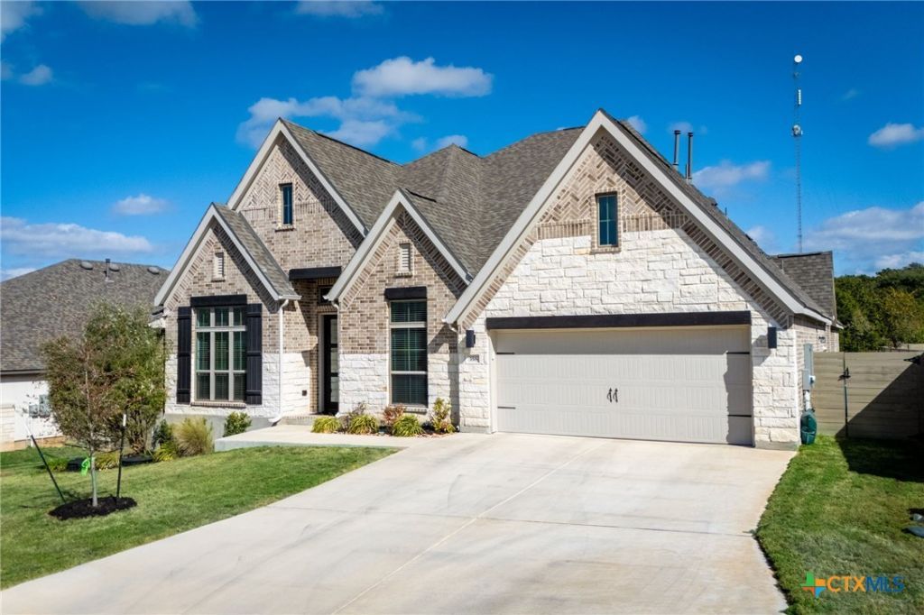 358 Bridle Trail, New Braunfels, TX 78132 Main Photo