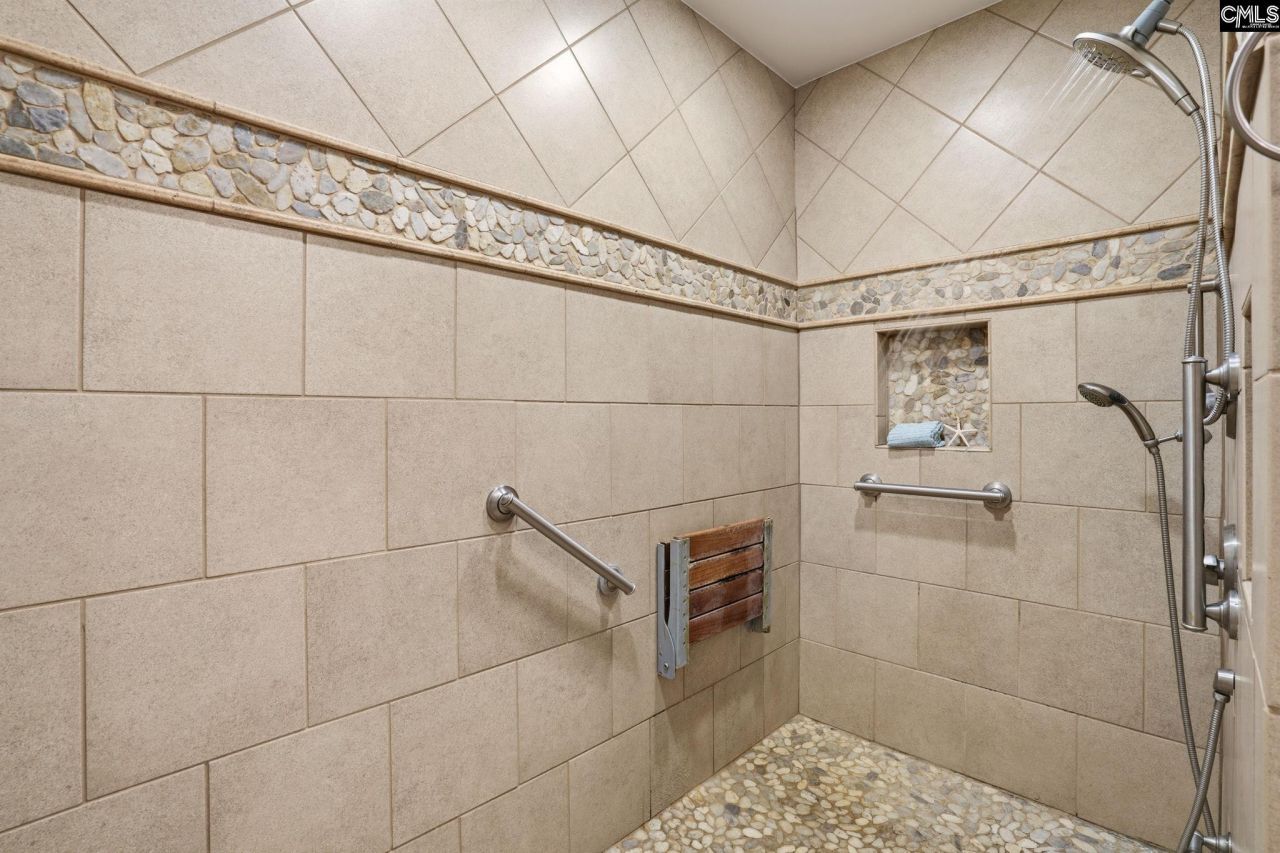 465 Woodland Terrace Photo 22