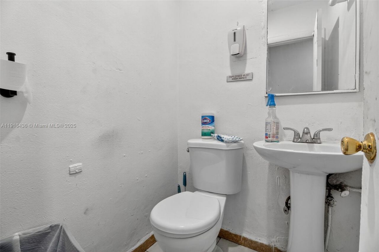 Convenience S/smoke Shop Store & Smoke Shop For Sa, Miami, FL 33126 Photo