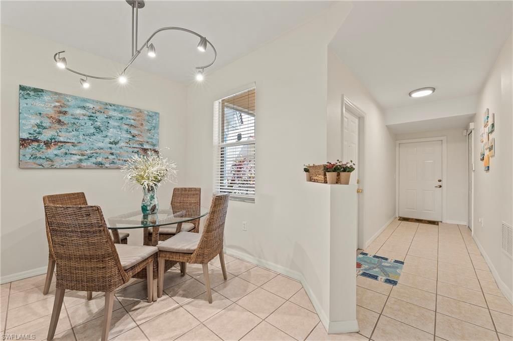 465 Robin Hood Cir, Unit 101, Naples, FL 34104 Photo