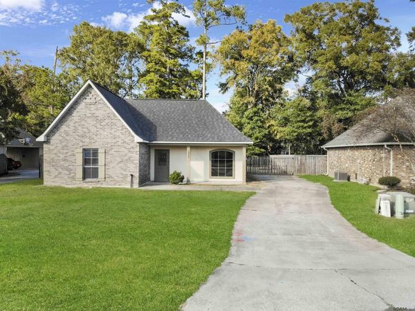 12781 Landon Dr, Walker, LA 70785