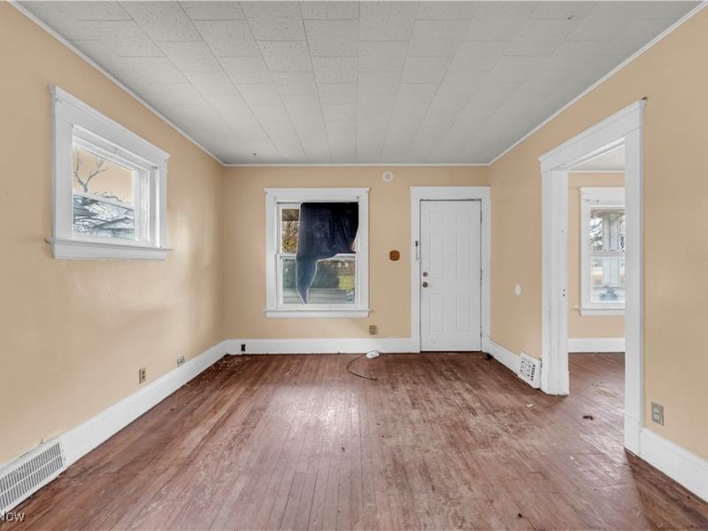 16110 Huntmere Avenue, Cleveland, OH 44110 Photo 3