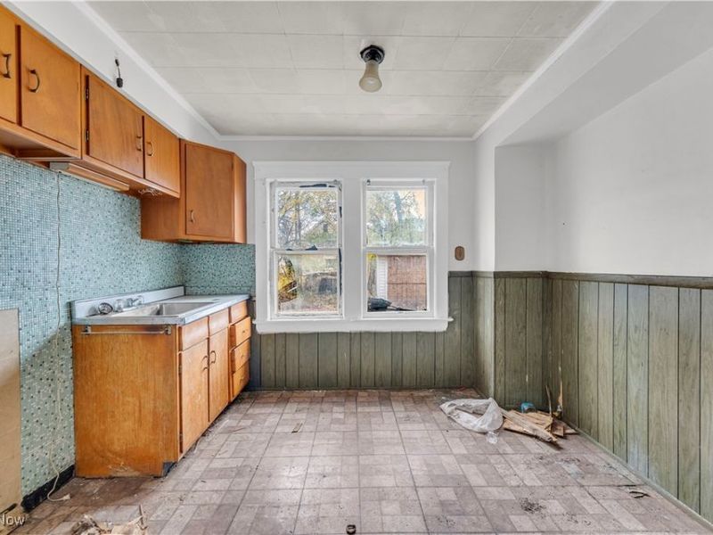 16110 Huntmere Avenue, Cleveland, OH 44110 Photo 8