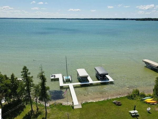 8120 Westview Drive, Rapid City, MI 49676