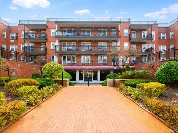 30 Stoner Avenue, Unit 1S, Great Neck, NY 11021