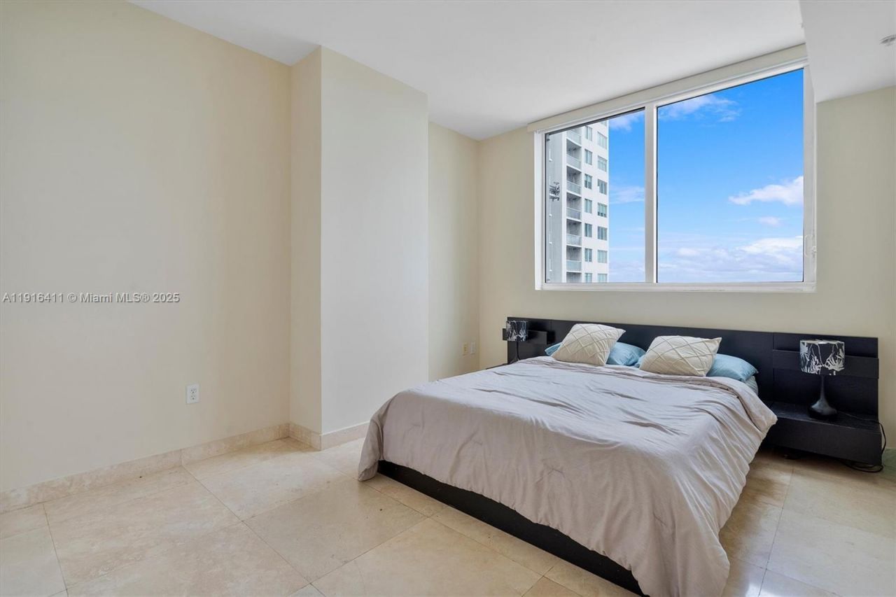 253 NE 2nd St, Unit 1803, Miami, FL 33132 Photo