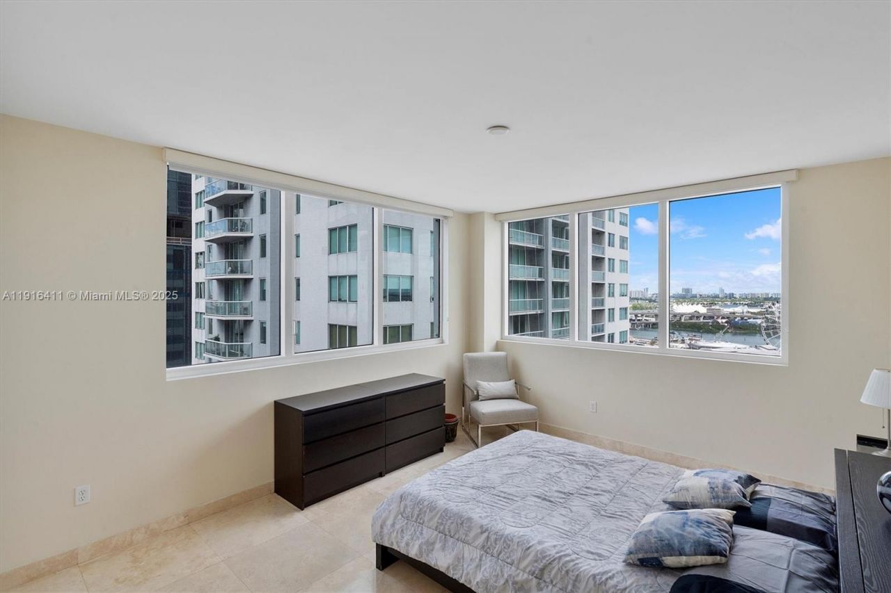 253 NE 2nd St, Unit 1803, Miami, FL 33132 Photo