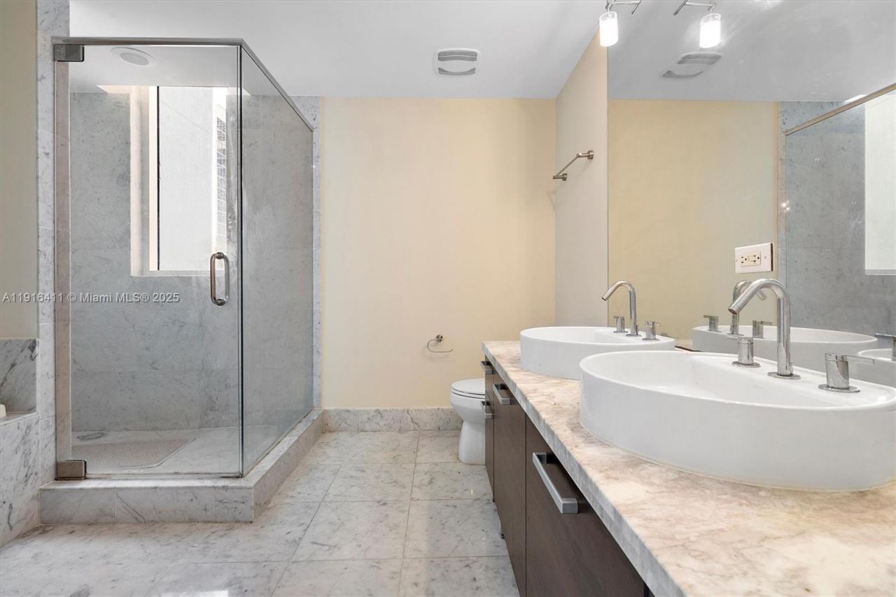 253 NE 2nd St, Unit 1803, Miami, FL 33132 Photo