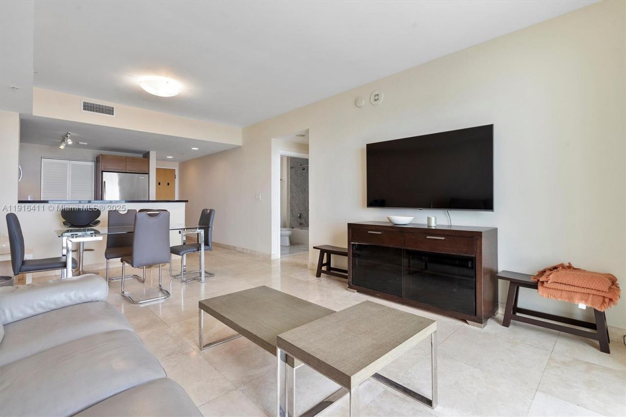 253 NE 2nd St, Unit 1803, Miami, FL 33132 Photo