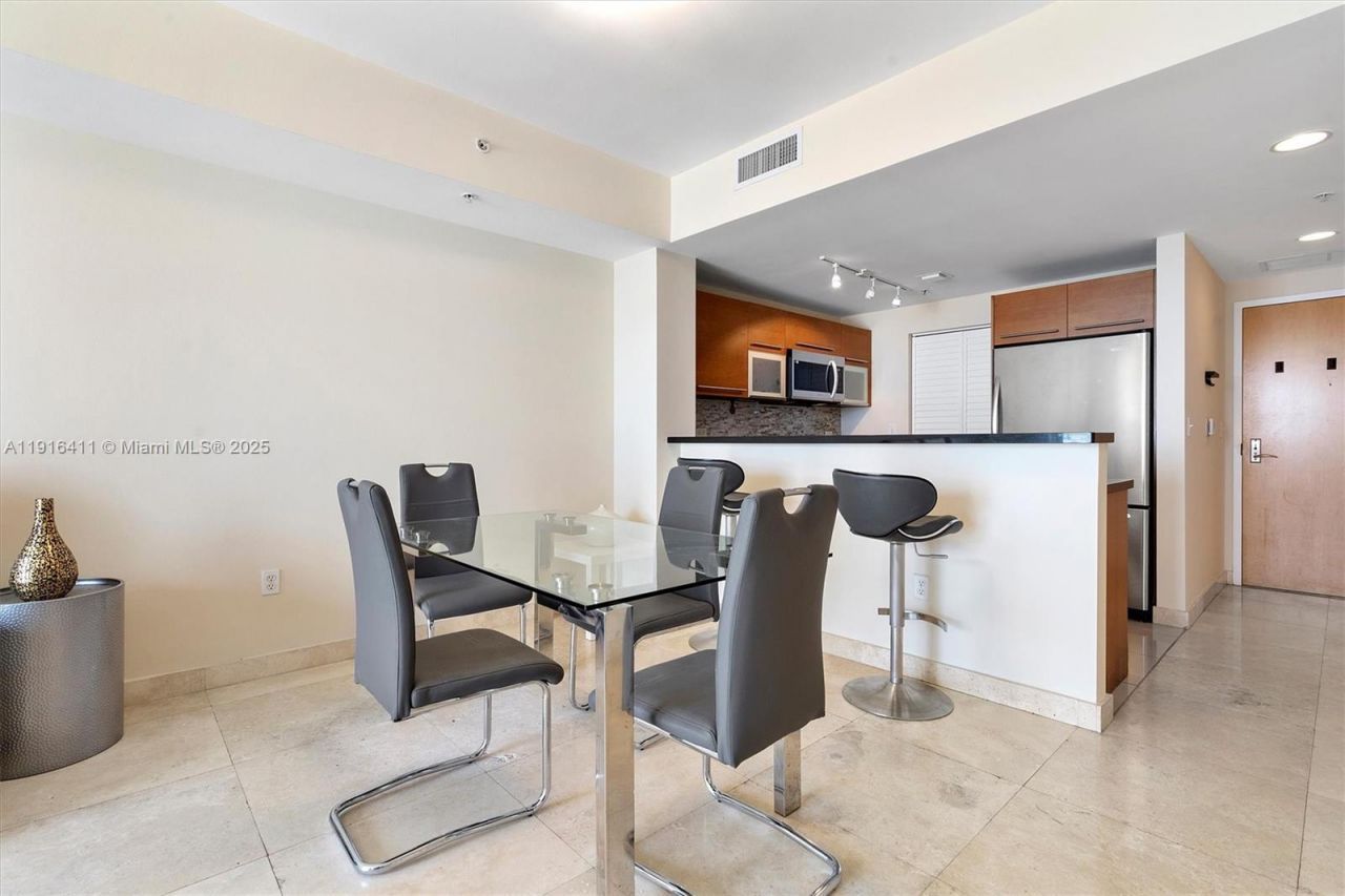 253 NE 2nd St, Unit 1803, Miami, FL 33132 Photo