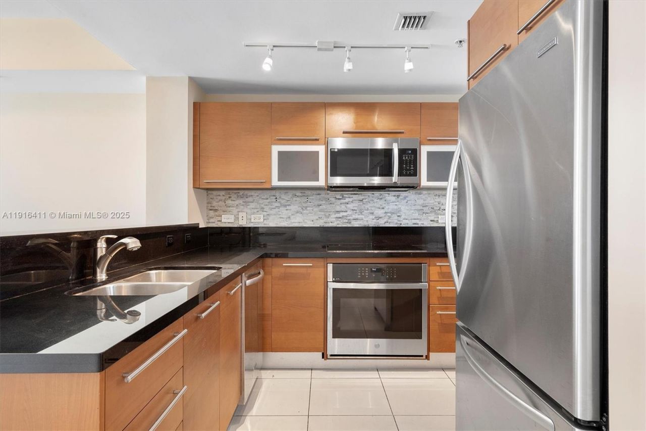 253 NE 2nd St, Unit 1803, Miami, FL 33132 Photo