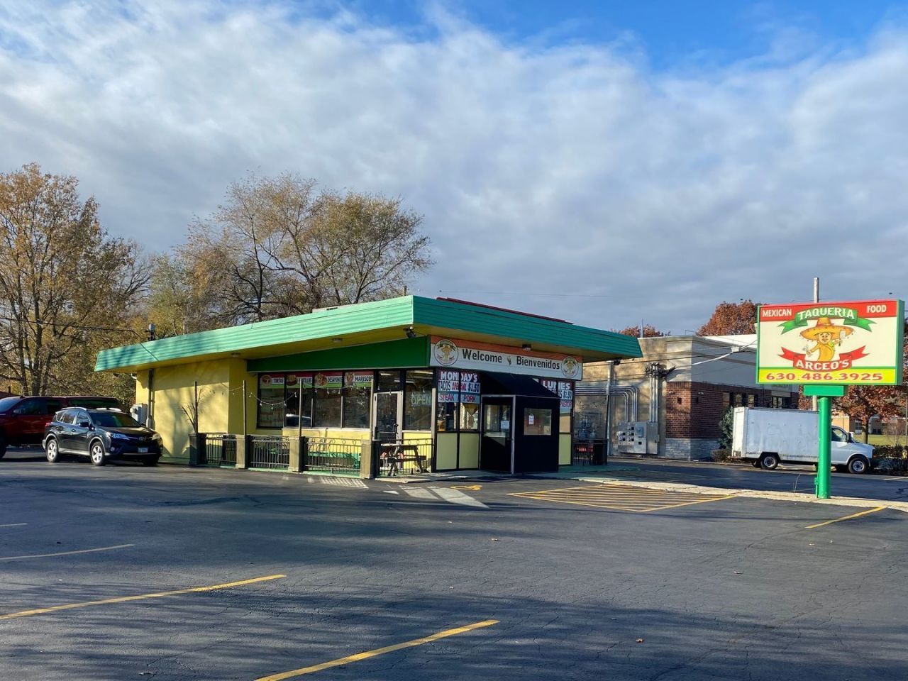 930 W Illinois Avenue, Aurora, IL 60506