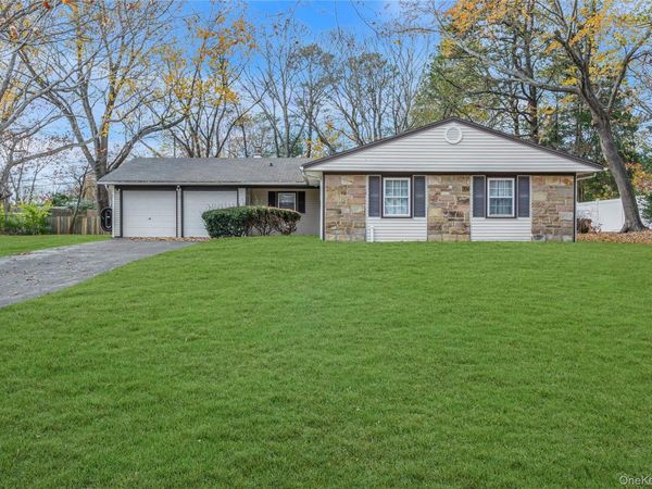 4 Hillsdale Lane, Coram, NY 11727