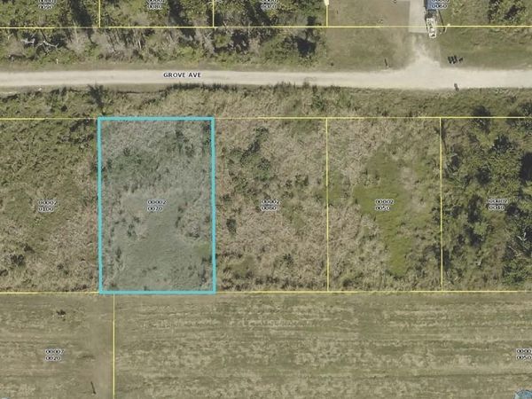 6127 GROVE AVENUE, BOKEELIA, FL 33922