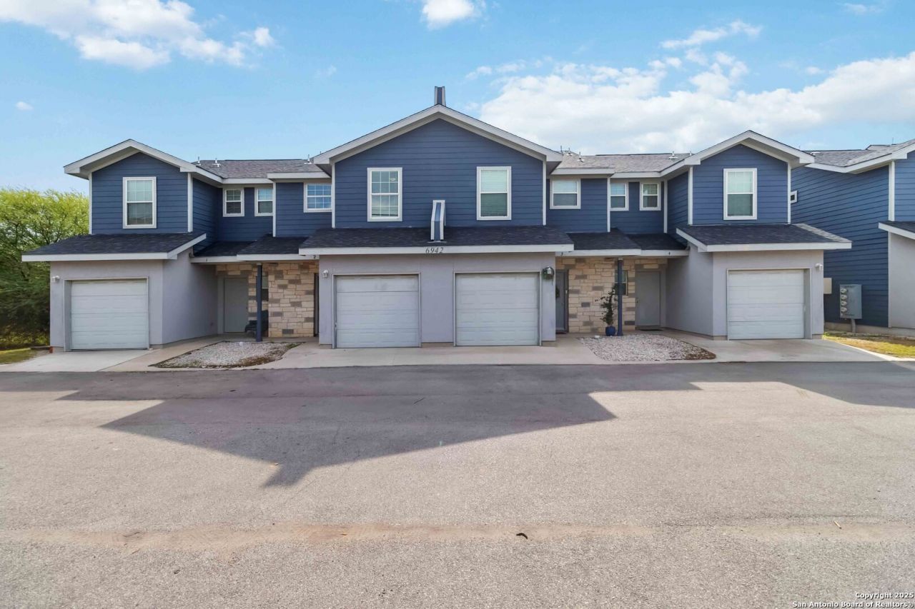 6942 Crestway Rd, San Antonio, TX 78239 Main Photo