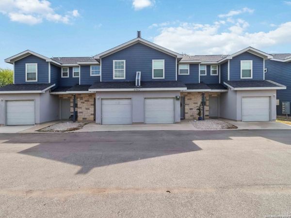 6942 Crestway Rd, San Antonio, TX 78239