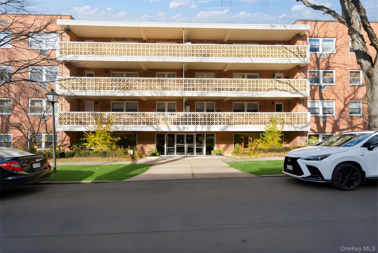 45 Hill Park Avenue, Unit PR2, Great Neck, NY 11021 Main Photo