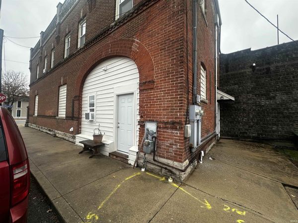 105 W 8th Street, Burlington, IN 46915