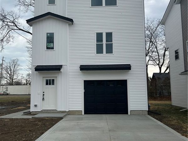 1053 Peach Boulevard, Willoughby, OH 44094