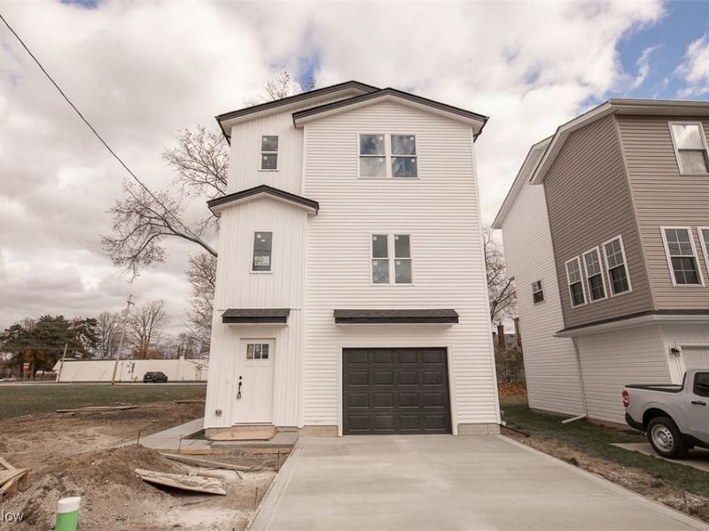 1053 Peach Boulevard, Willoughby, OH 44094 Photo 3