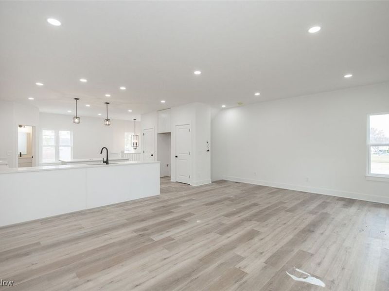 1053 Peach Boulevard, Willoughby, OH 44094 Photo 7