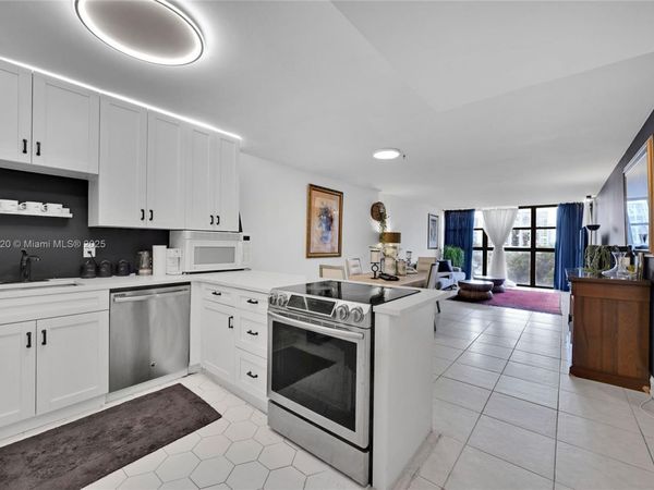 400 Leslie Dr, Unit 605, Hallandale Beach, FL 33009