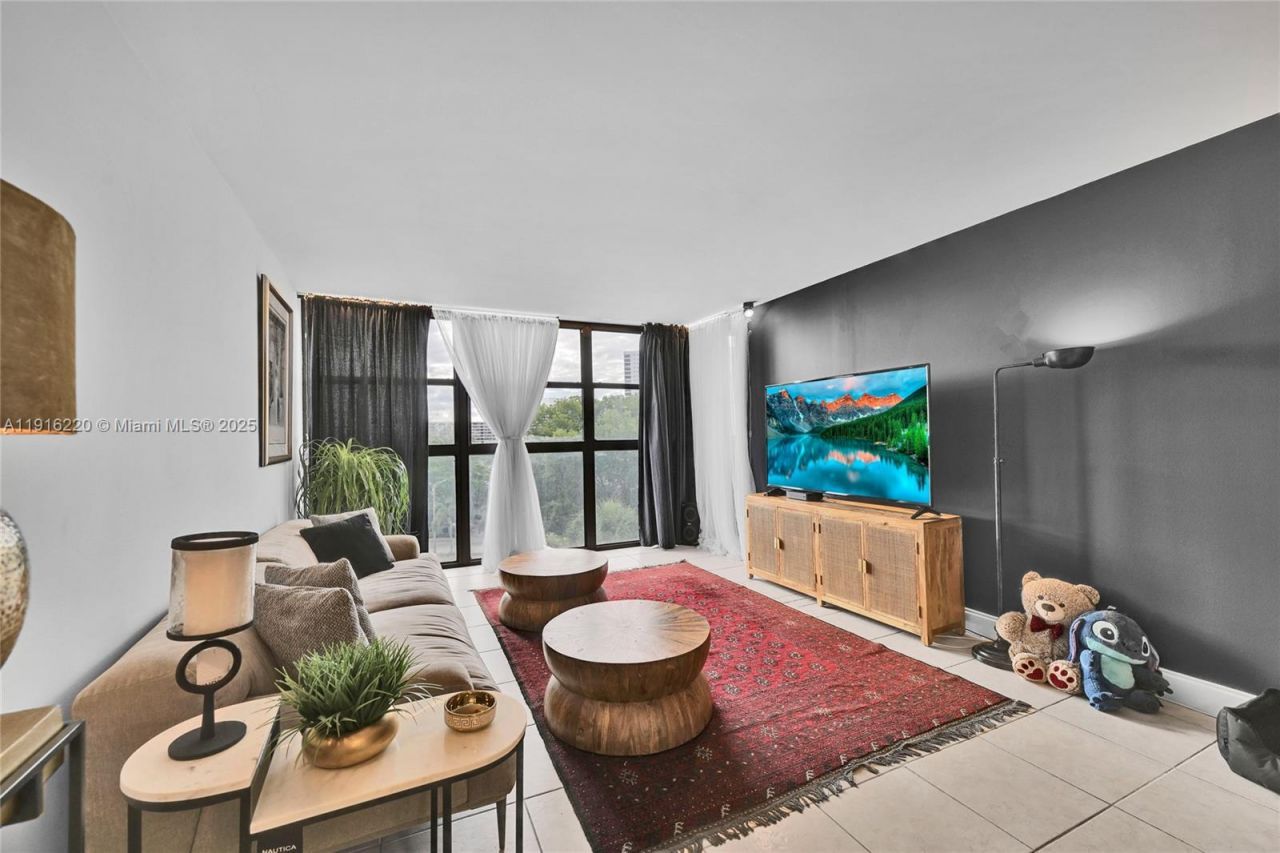 400 Leslie Dr, Unit 605, Hallandale Beach, FL 33009 Photo