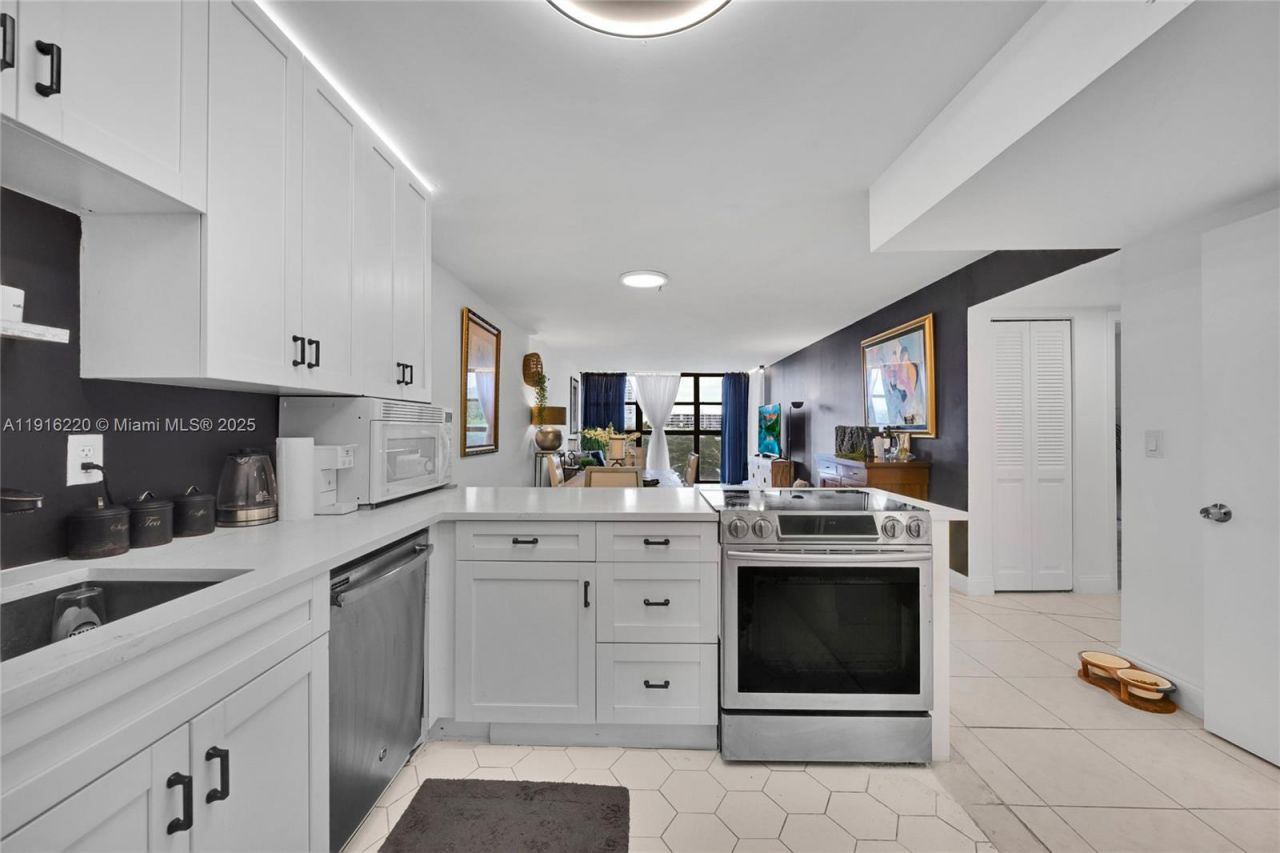 400 Leslie Dr, Unit 605, Hallandale Beach, FL 33009 Photo